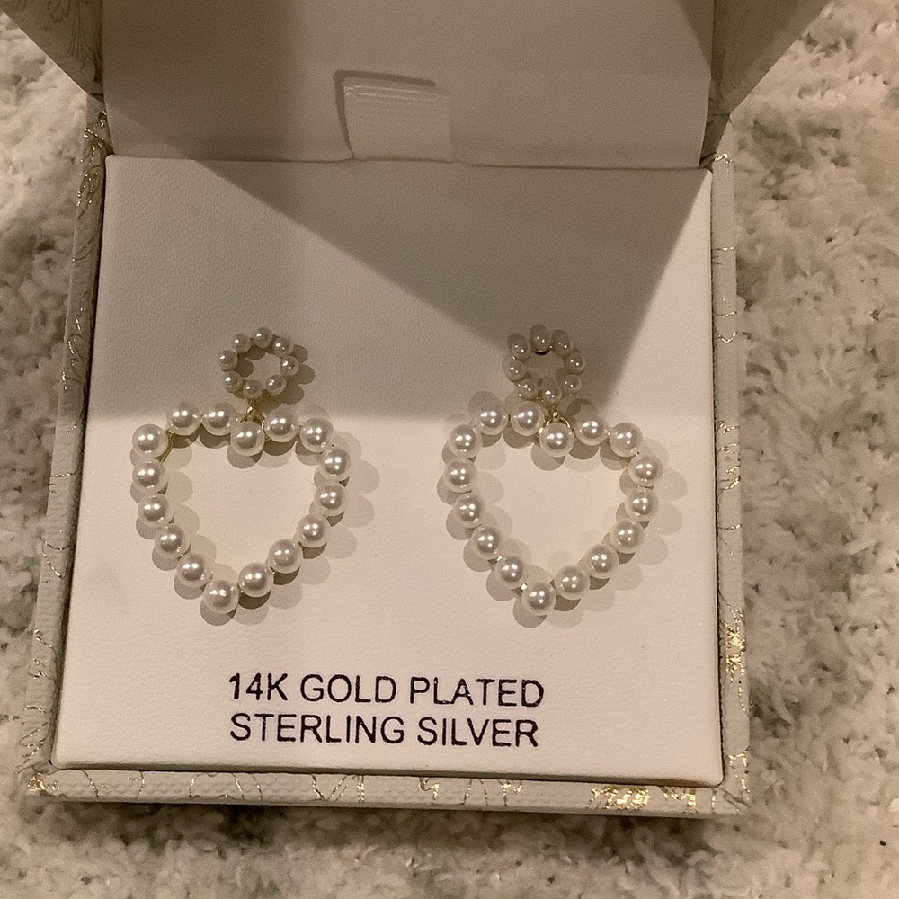 Rachel Zoe 14kt Gold Plated Sterling Silver Pearl Heart Earrings NWT Boxed - Picture 9 of 16